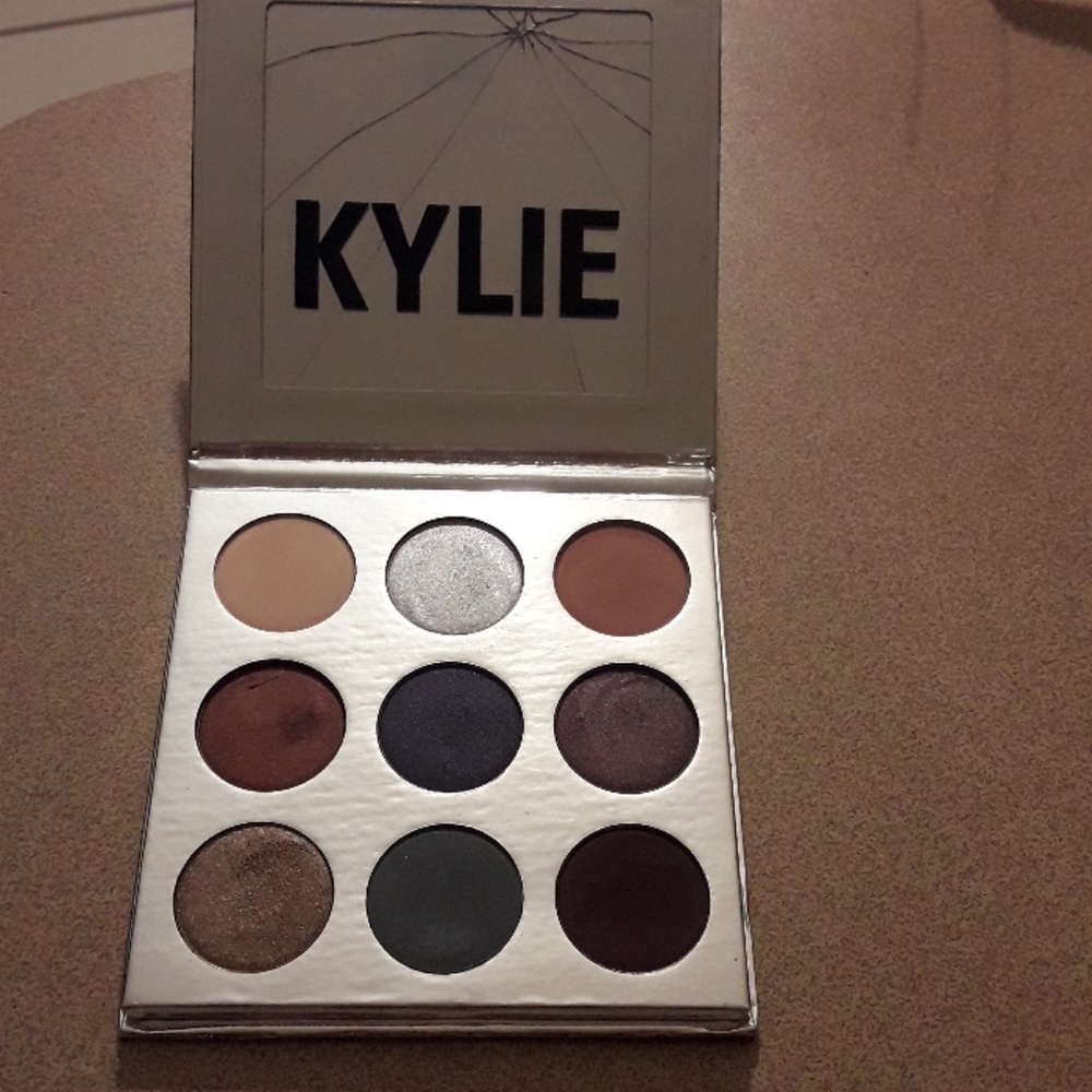 Authentic kylie holiday 2016